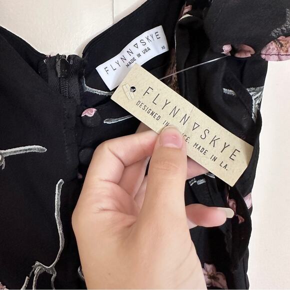 NWT Flynn Skye Bodhi Floral Button Front Mini Dress XS - Picture 3 of 6